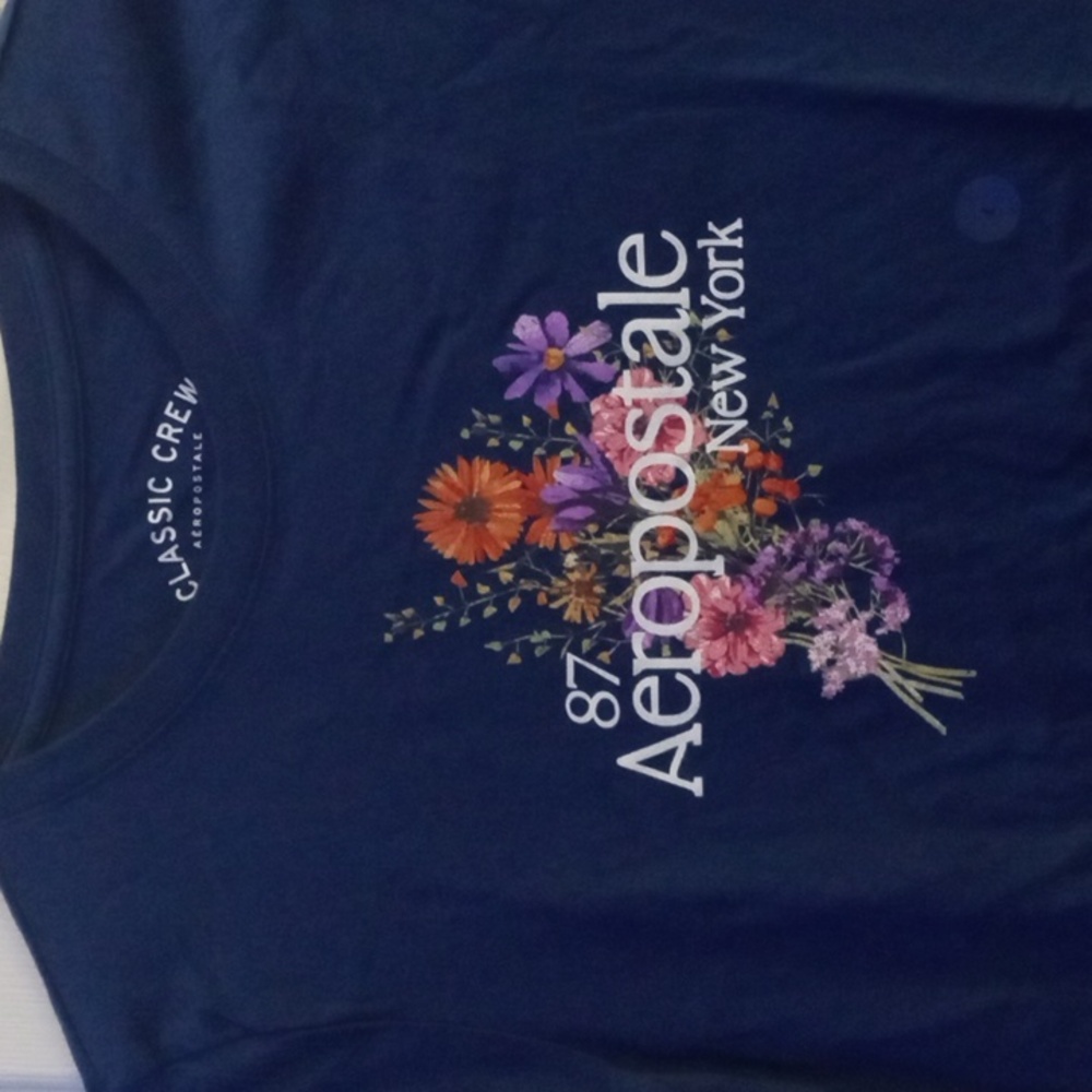 LG Aeropostale T-shirt